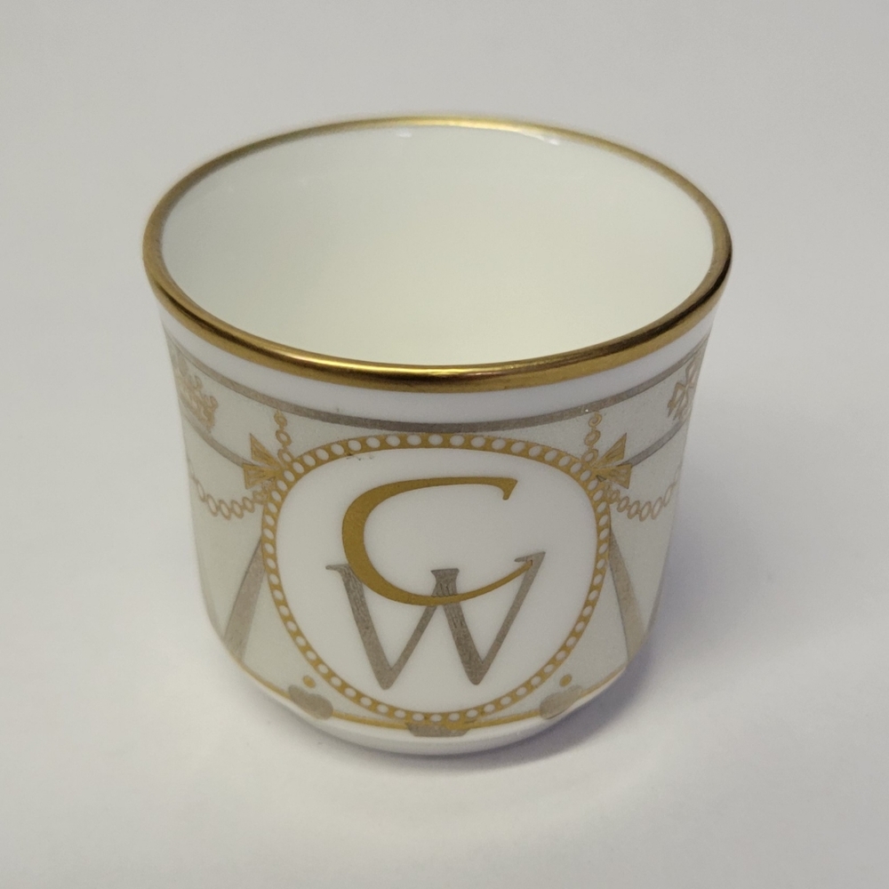 🤴👸William & Kate Royal Wedding Commemorative Egg Cup by Halcyon Days